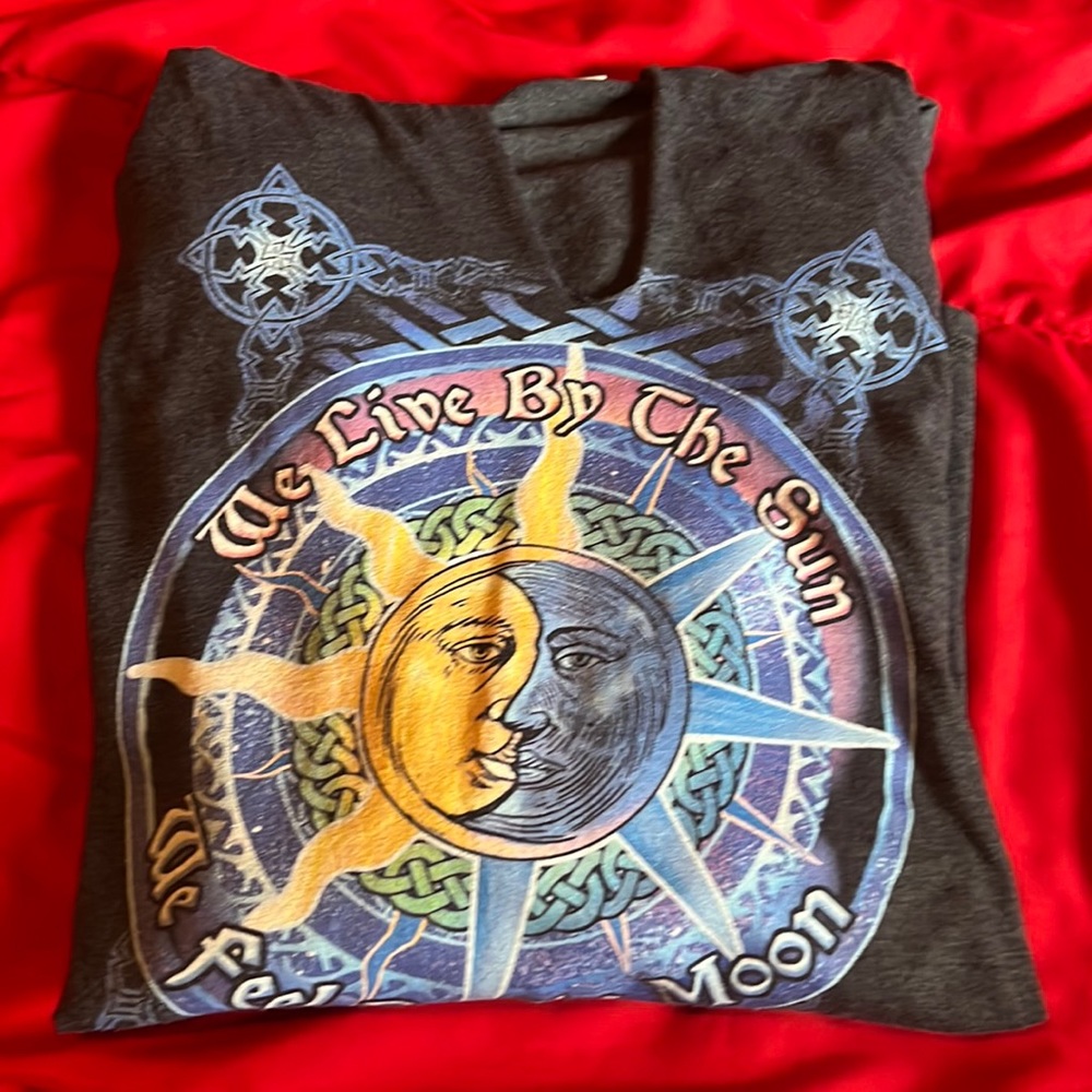 Pull over long sleeve t-shirt X-Large with hood🌝🌜